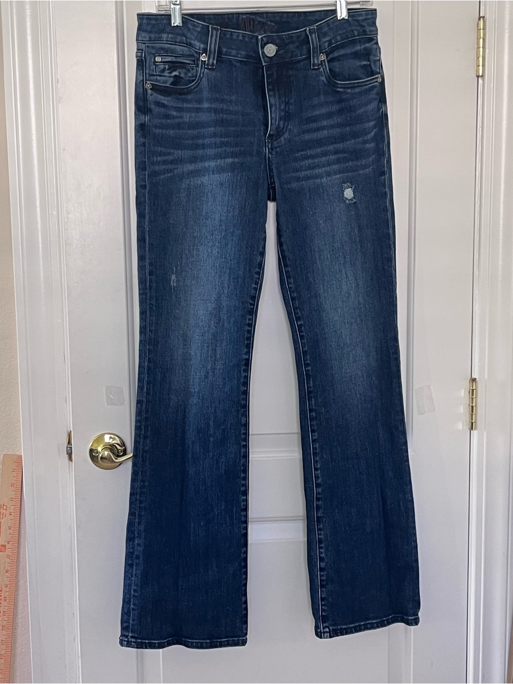 Kut from the Kloth Nicole Boot Cut Jeans in Dark Indigo Blue size 8
